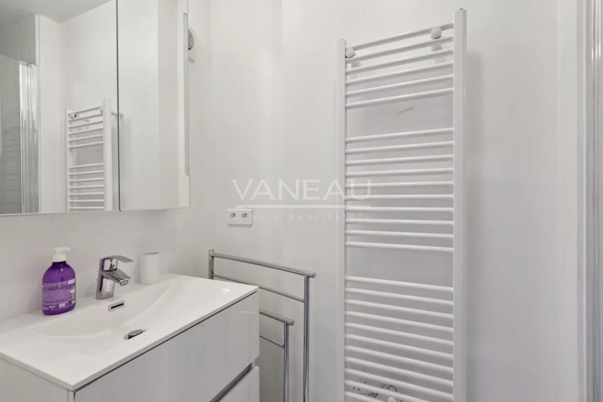 Exclusivité Off-market - Paris 4e - Rue Saint-Antoine - vue déga