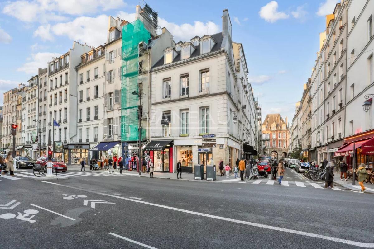Exclusivité Off-market - Paris 4e - Rue Saint-Antoine - vue déga