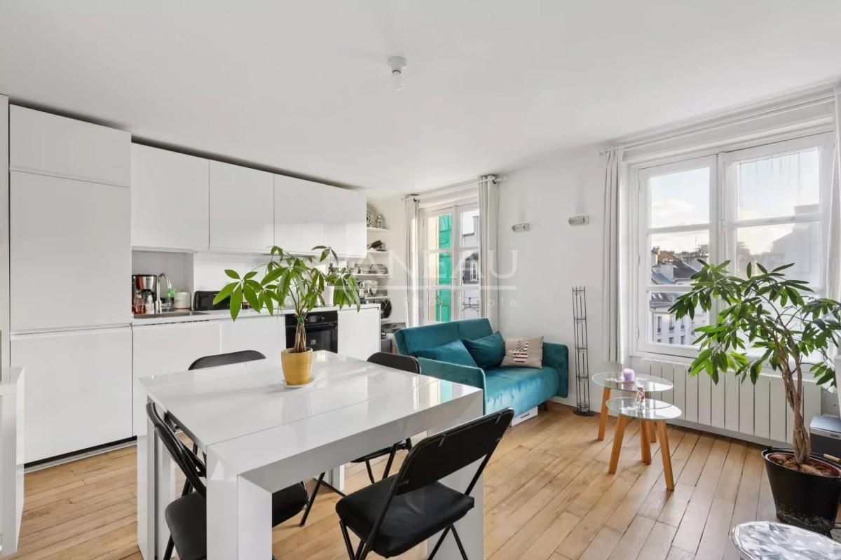Exclusivité Off-market - Paris 4e - Rue Saint-Antoine - vue déga