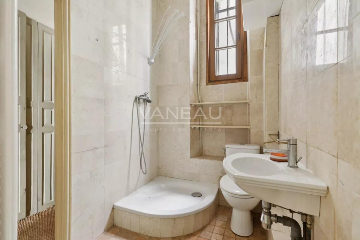 Arts et Métiers - Bel ancien à rénover - 2 chambres