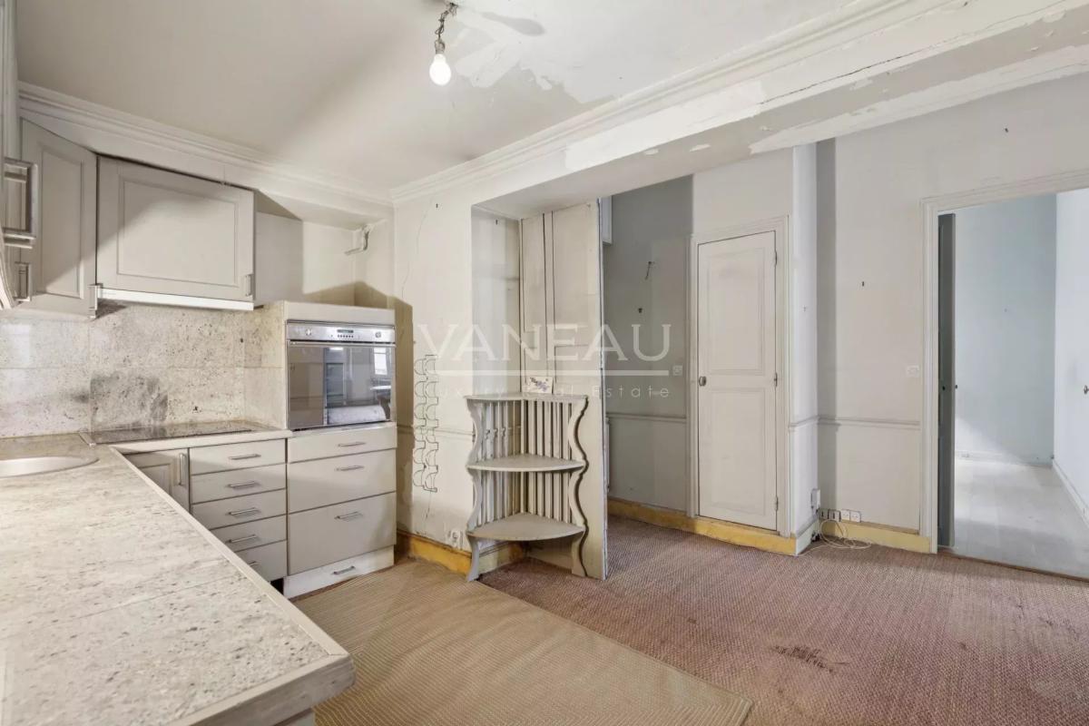 Arts et Métiers - Bel ancien à rénover - 2 chambres