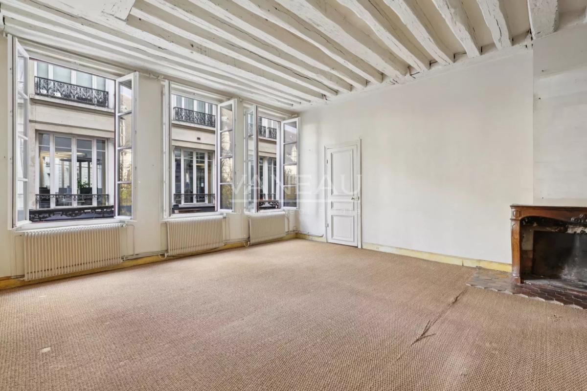 Arts et Métiers - Bel ancien à rénover - 2 chambres