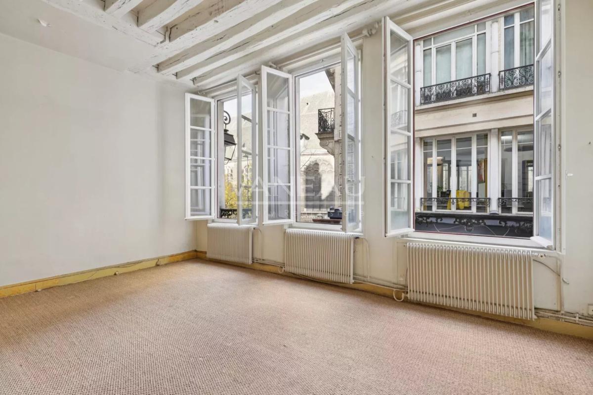 Arts et Métiers - Bel ancien à rénover - 2 chambres