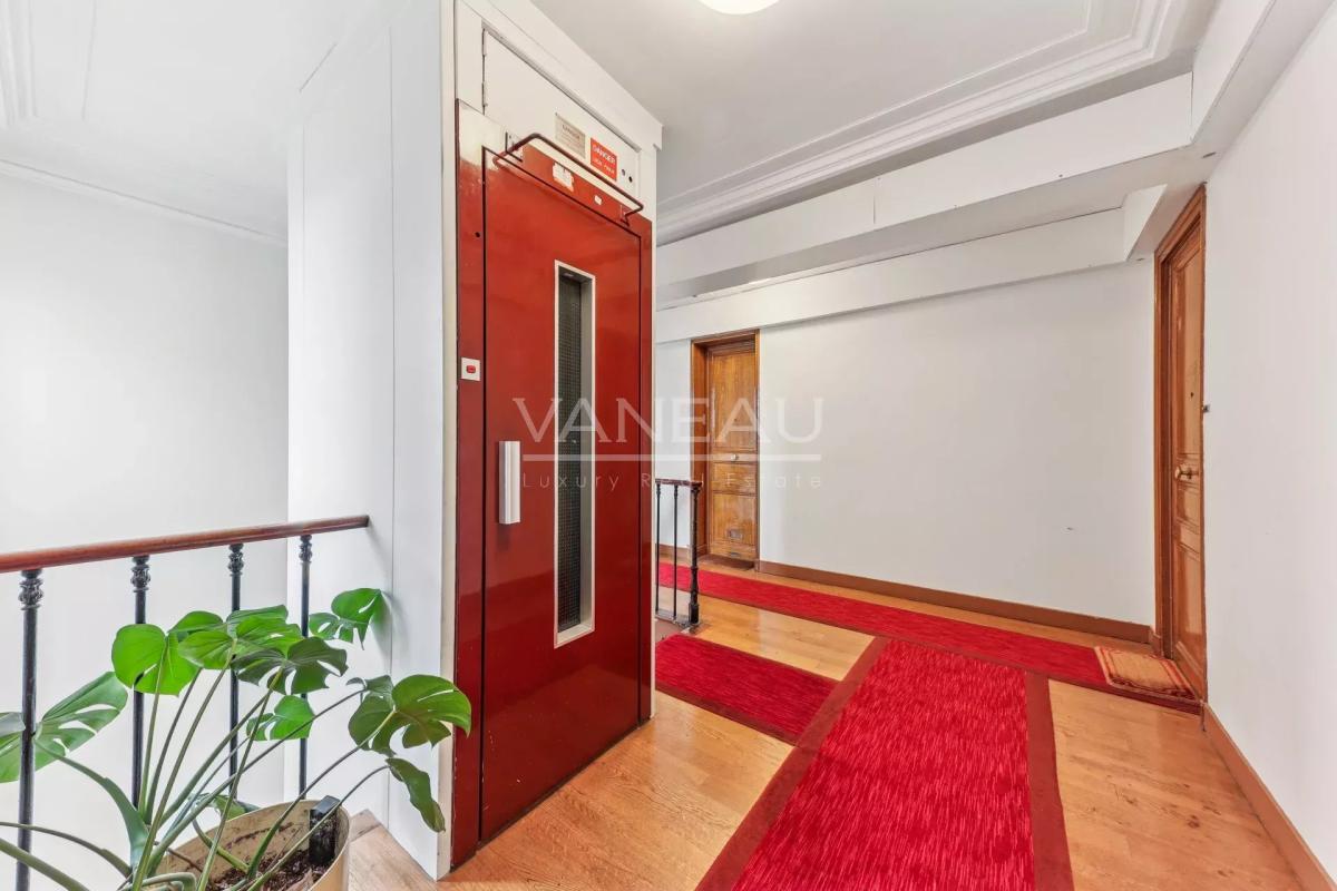 Paris VIIe - Saint Dominique - Etage élevé vue Tour Eiffel