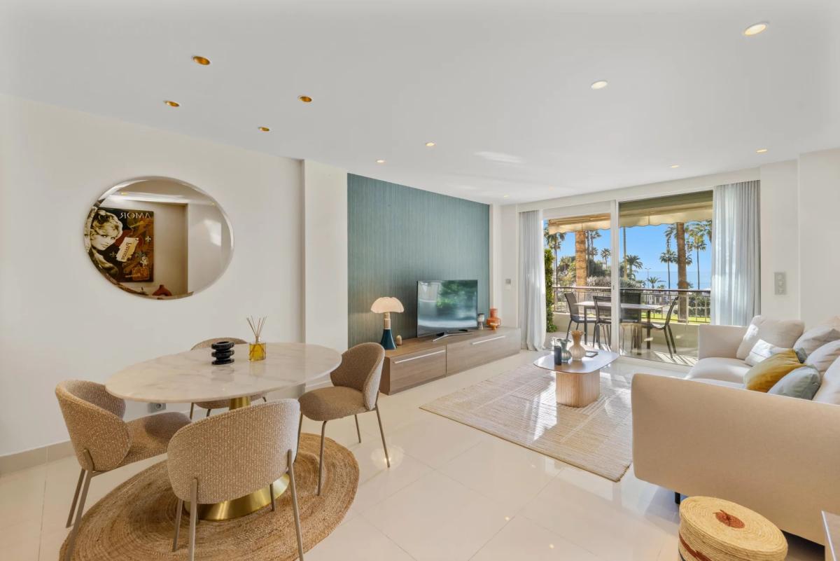 Appartement rénové 3 pièces vue mer à vendre - Cannes Croisette