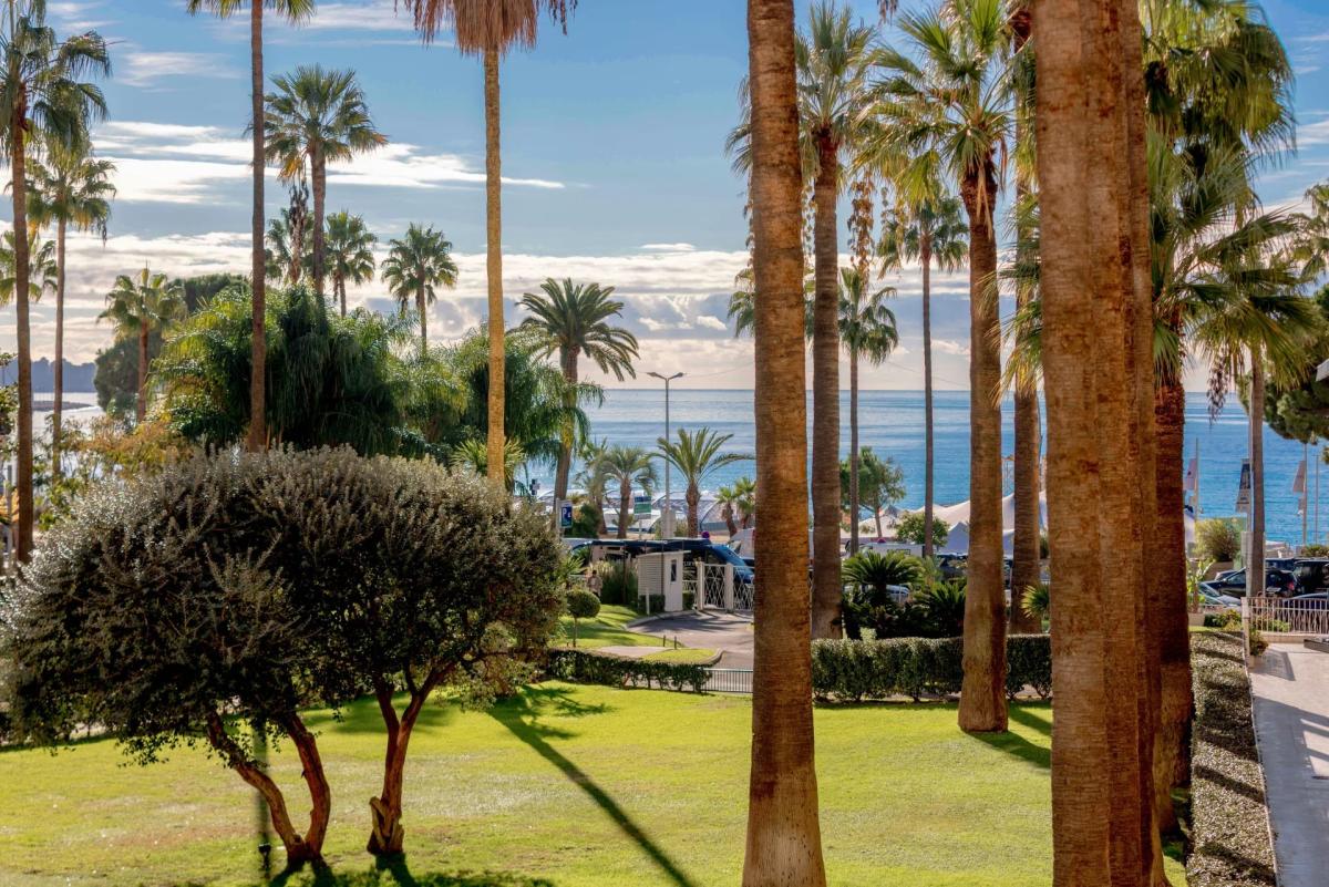 Appartement rénové 3 pièces vue mer à vendre - Cannes Croisette