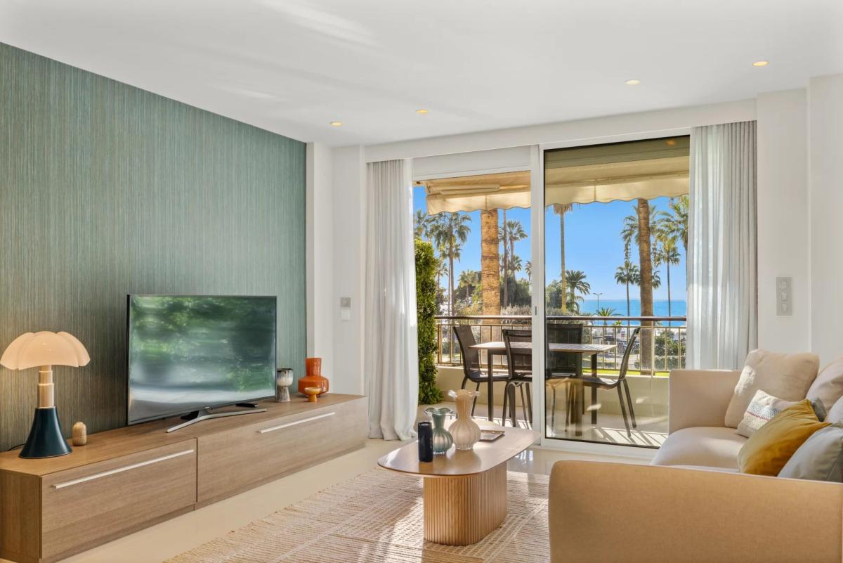 Appartement rénové 3 pièces vue mer à vendre - Cannes Croisette