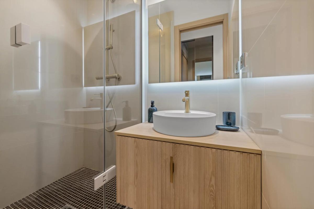 Appartement rénové 3 pièces vue mer à vendre - Cannes Croisette