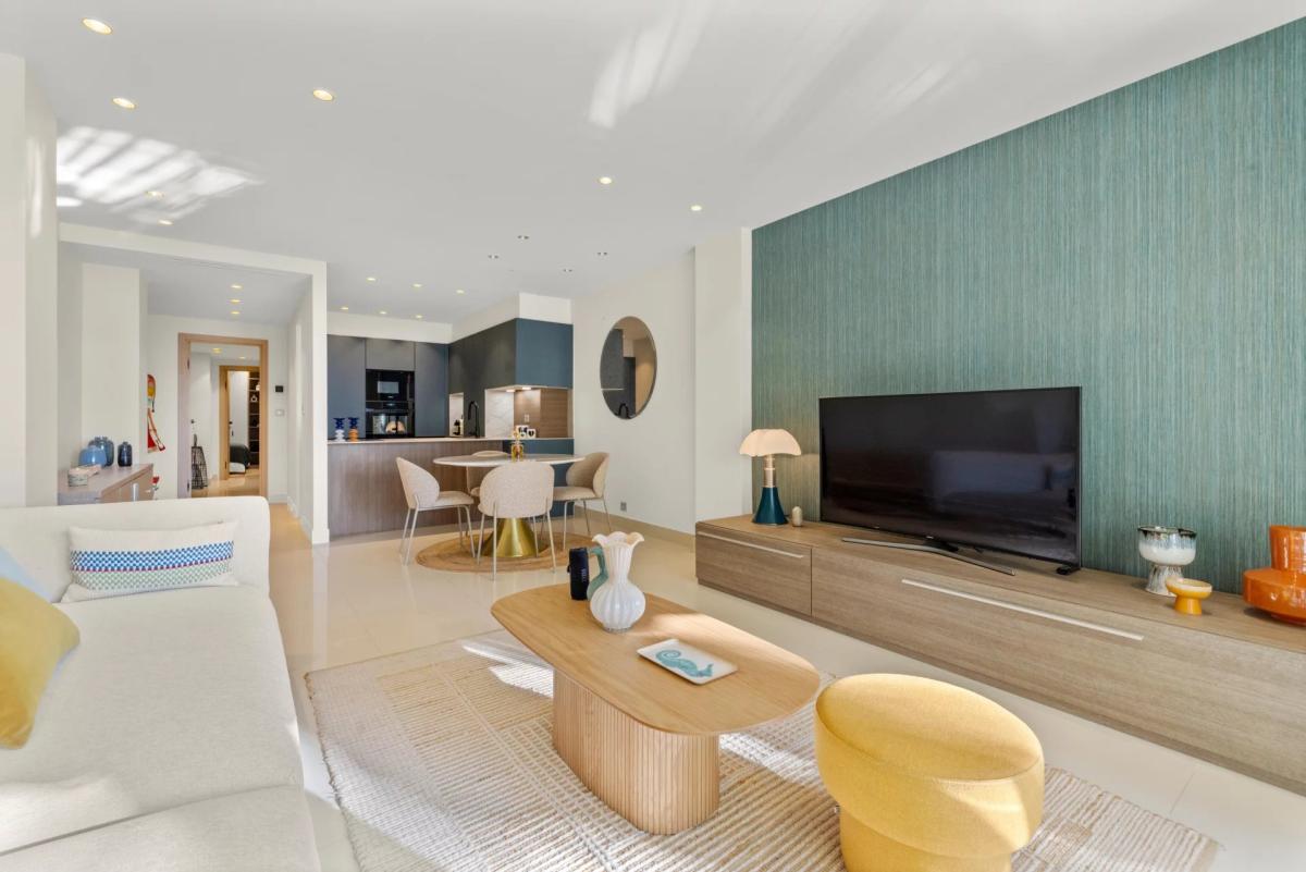 Appartement rénové 3 pièces vue mer à vendre - Cannes Croisette