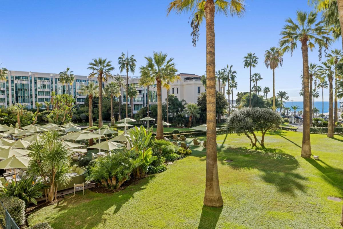 Appartement rénové 3 pièces vue mer à vendre - Cannes Croisette