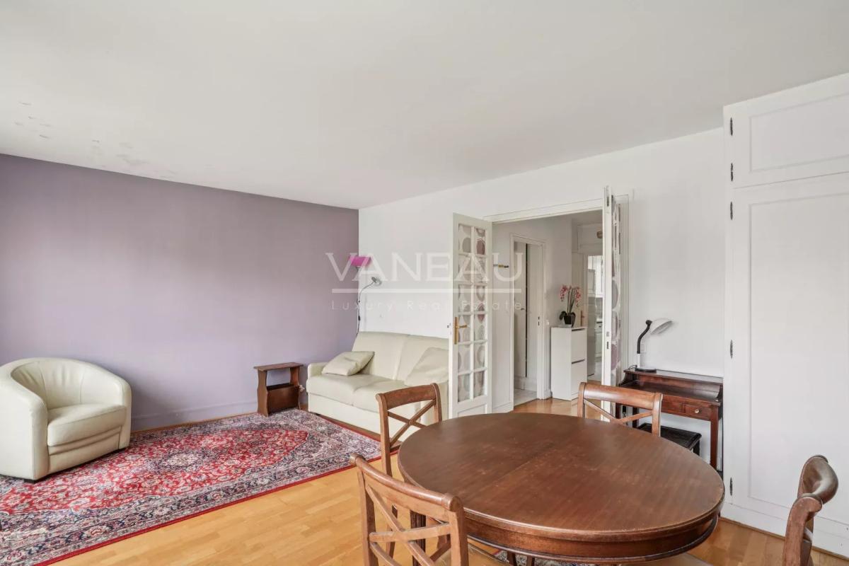 Paris XVe - Blomet - Appartement trois pièces avec vue dégagée