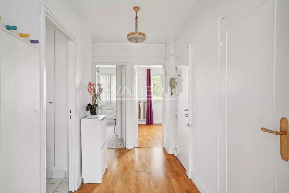 Paris XVe - Blomet - Appartement trois pièces avec vue dégagée