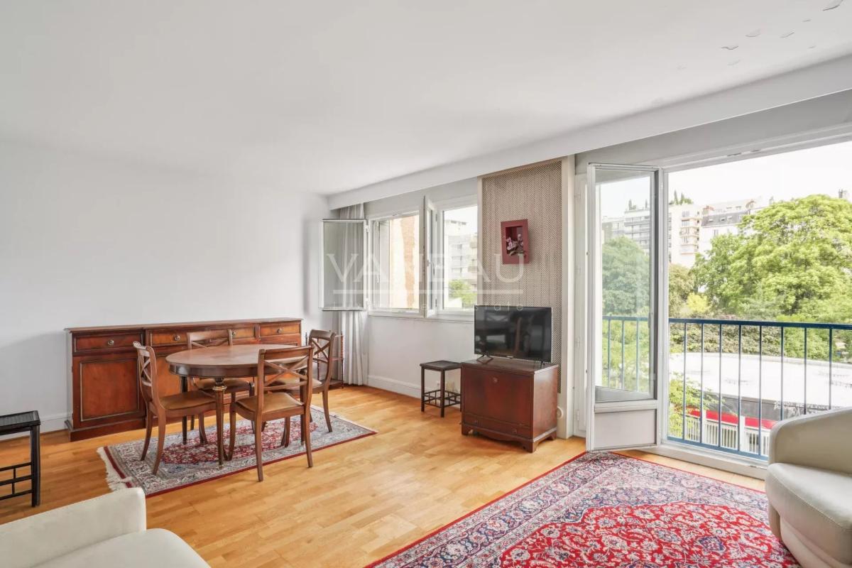 Paris XVe - Blomet - Appartement trois pièces avec vue dégagée