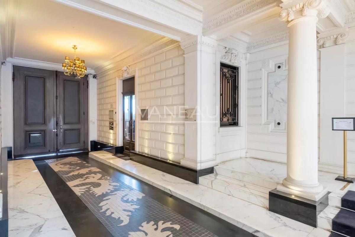 PARIS XVI-FOCH-appartement rénové sur patio