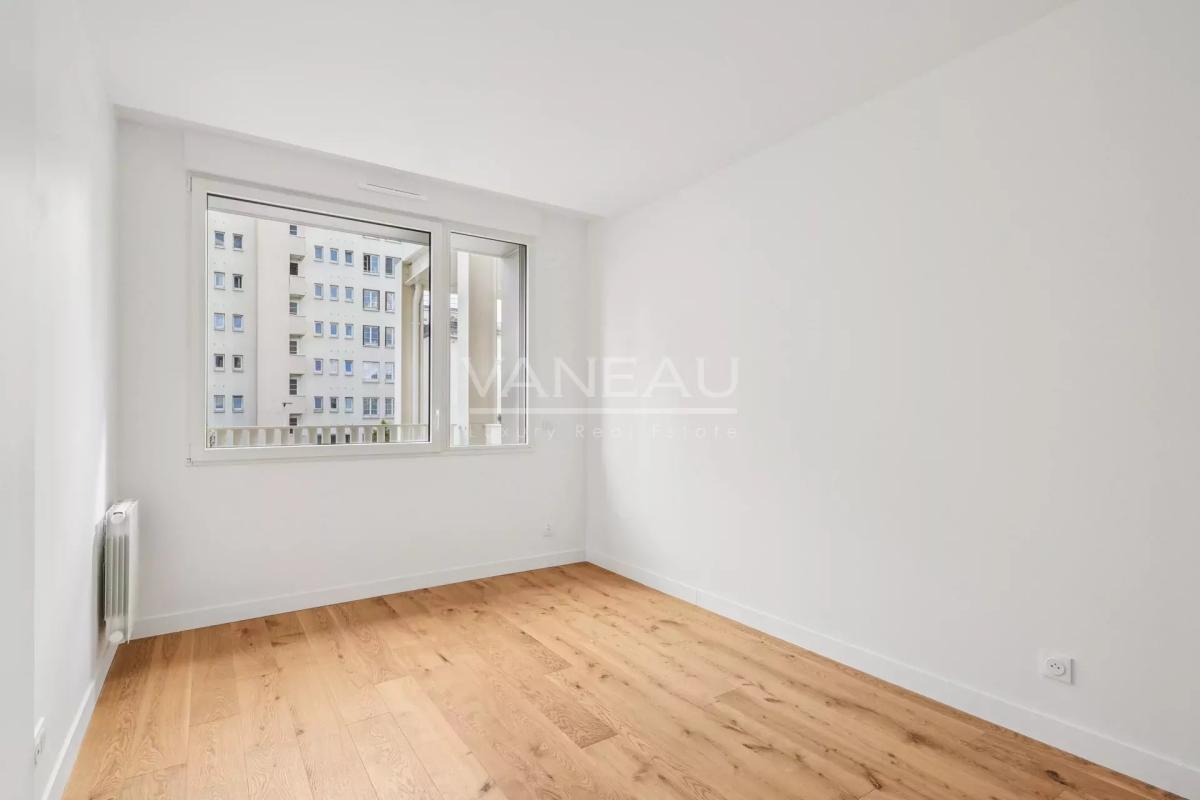 Issy-les-Moulineaux - Trois pièces rénové avec large balcon