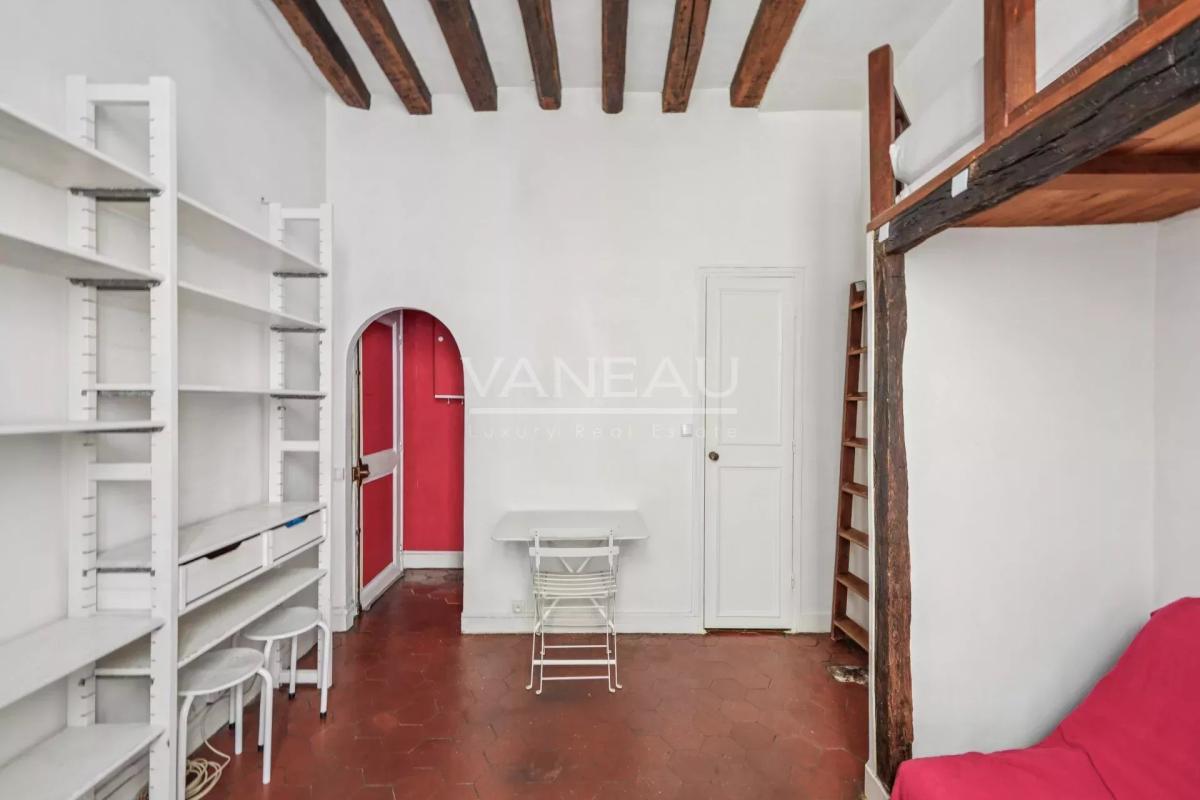 Paris 4ème - MUSEE CARNAVALET- STUDIO