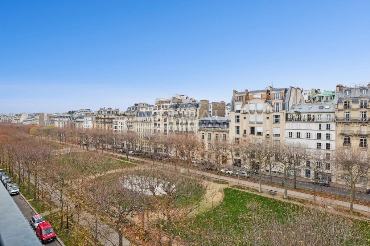 Paris VIIe - Breteuil Invalides - étage élevé avec vue dégagée