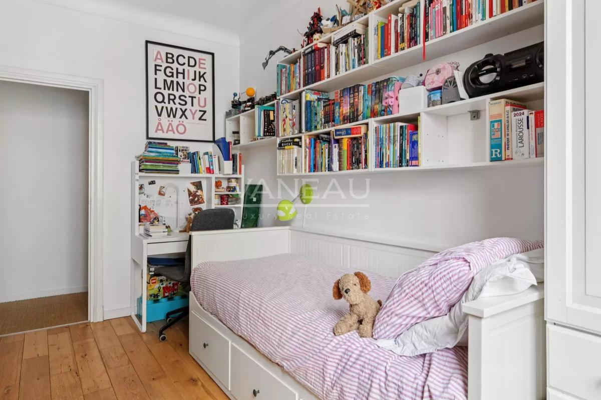 Rue Cambronne Trois pièces