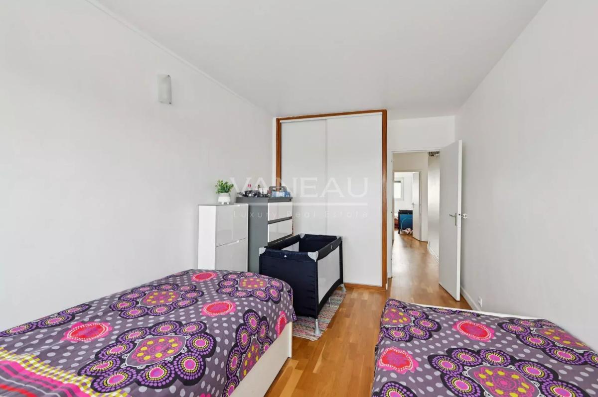 Courbevoie - Appartement familial, en étage élevé  - Vue panoram