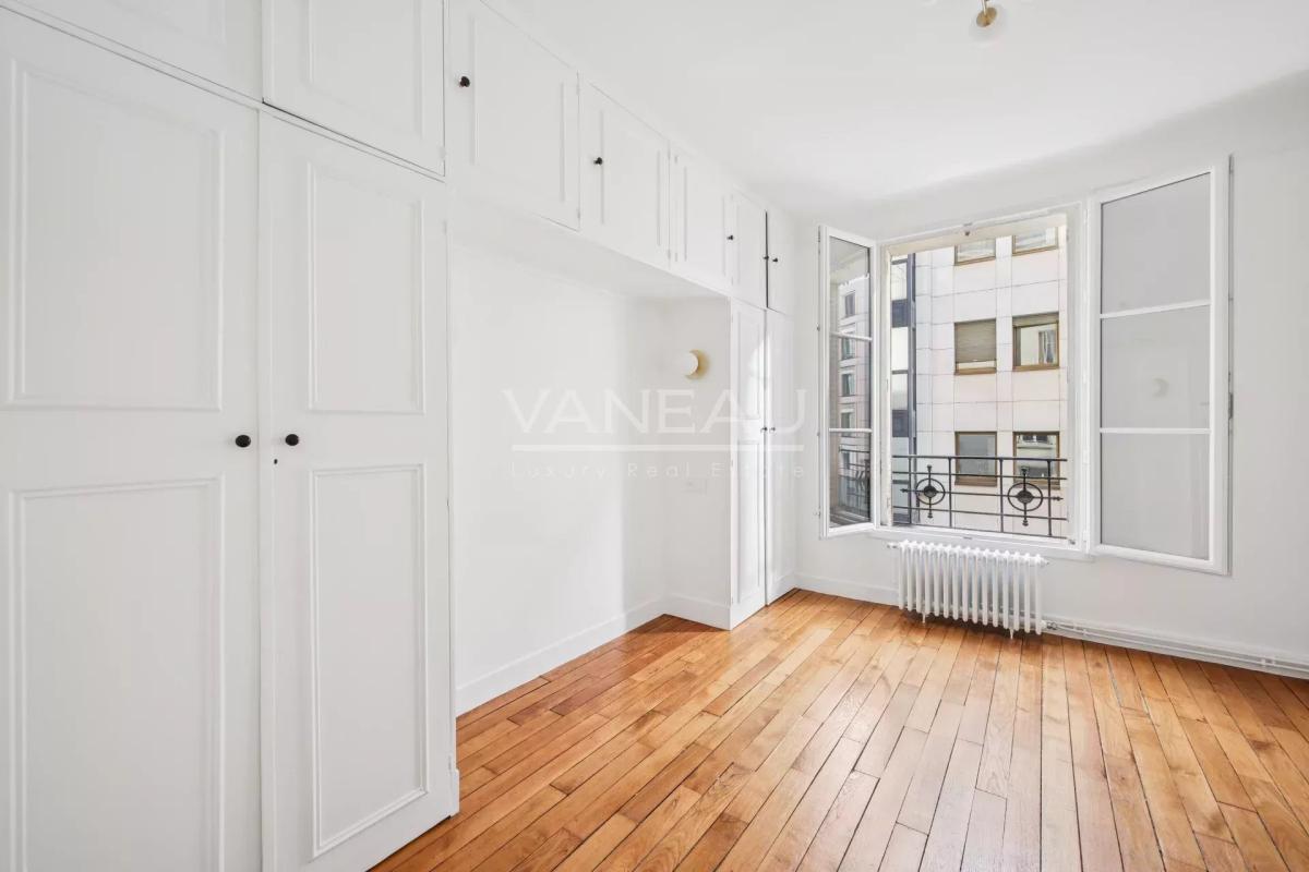 Boulogne - En étage avec ascenseur - Charme de l'ancien