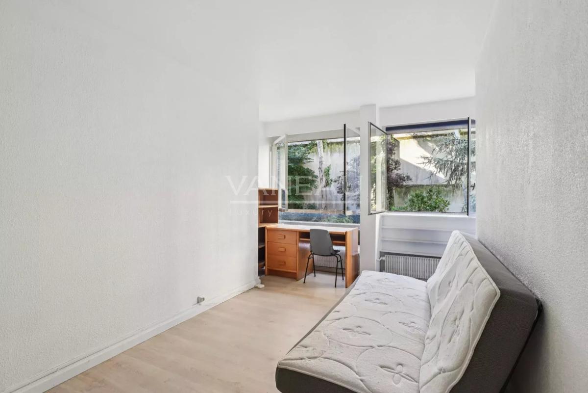 Paris XIVe – studette sur cour arborée