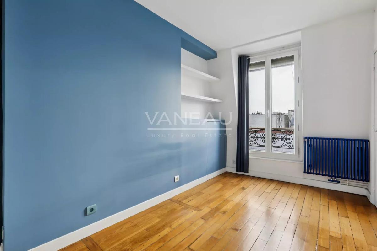 Paris IIème - Dernier étage avec ascenseur - vue dégagée