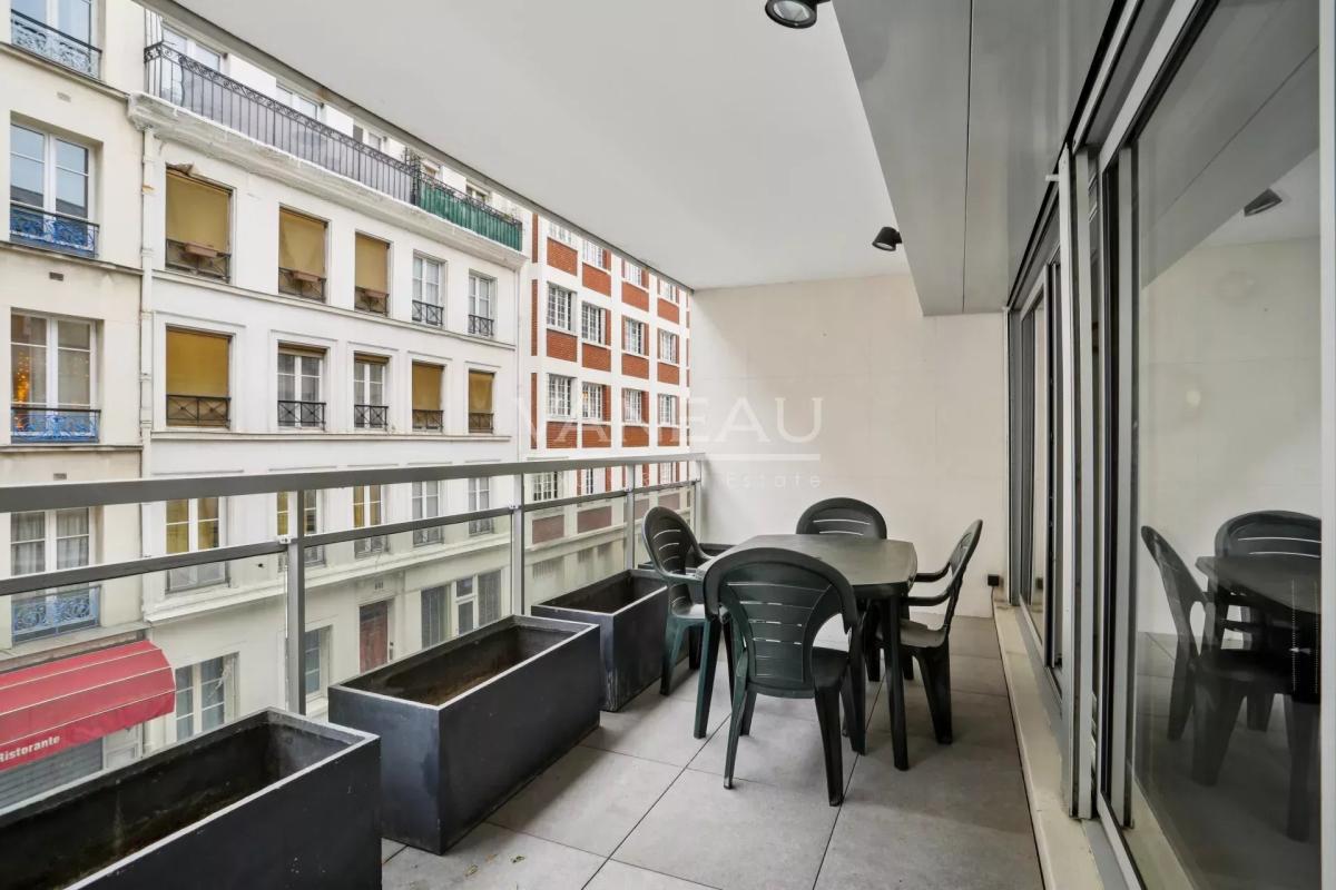 Paris VII – Appartement Vide entièrement rénové avec terrasse – 