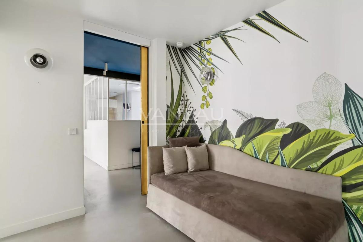 Paris VII – Appartement Vide entièrement rénové avec terrasse – 