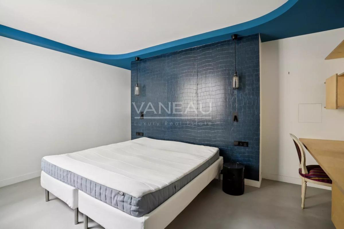 Paris VII – Appartement Vide entièrement rénové avec terrasse – 