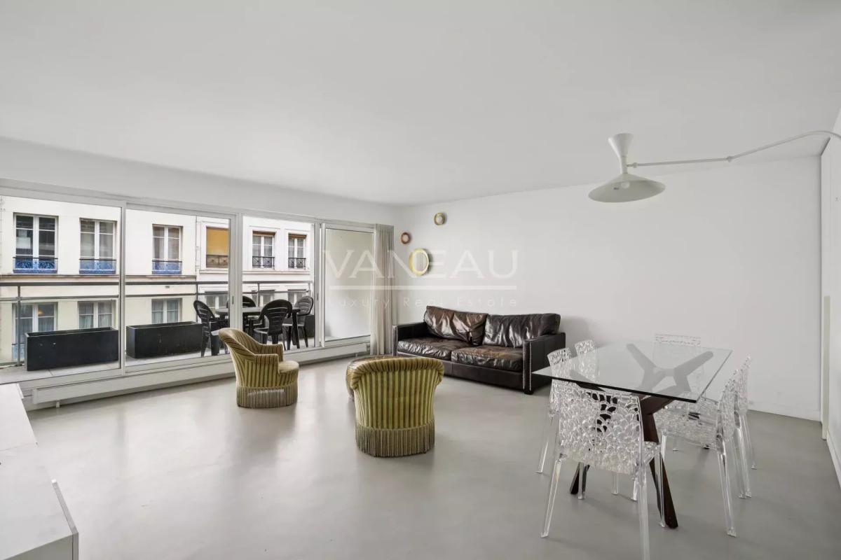 Paris VII – Appartement Vide entièrement rénové avec terrasse – 