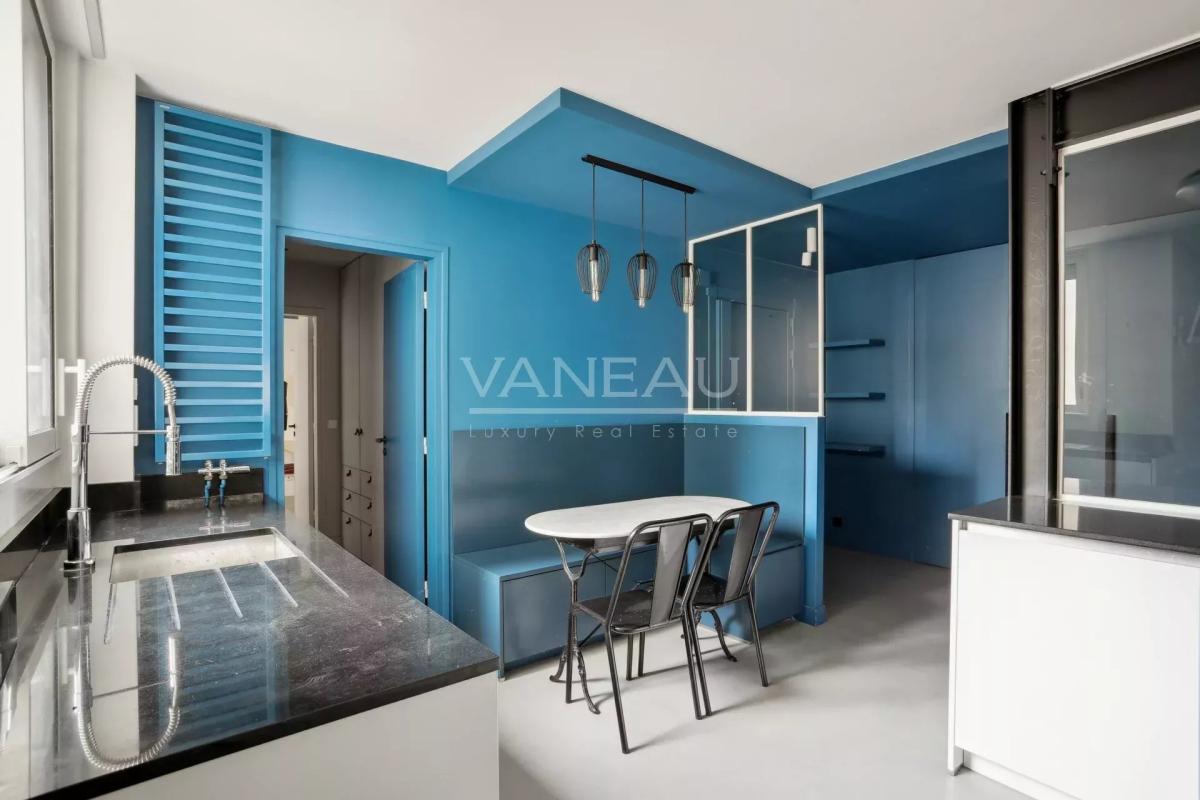 Paris VII – Appartement Vide entièrement rénové avec terrasse – 