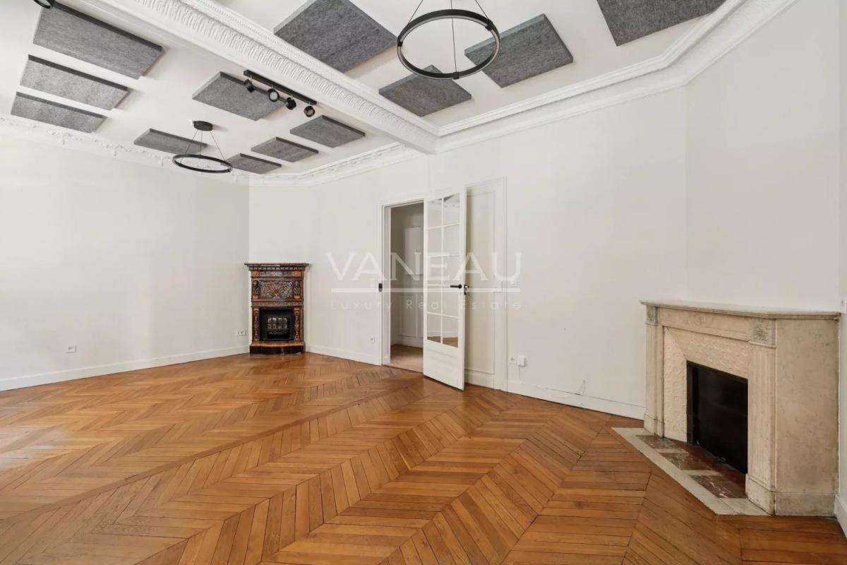 Paris XVe - Necker : Appartement 3 pièces en rez-de chaussée - H