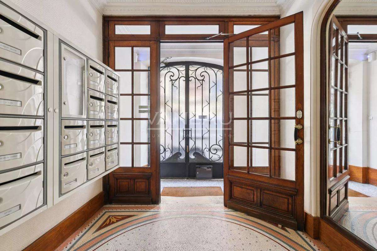 Paris XVe - Necker : Appartement 3 pièces en rez-de chaussée - H