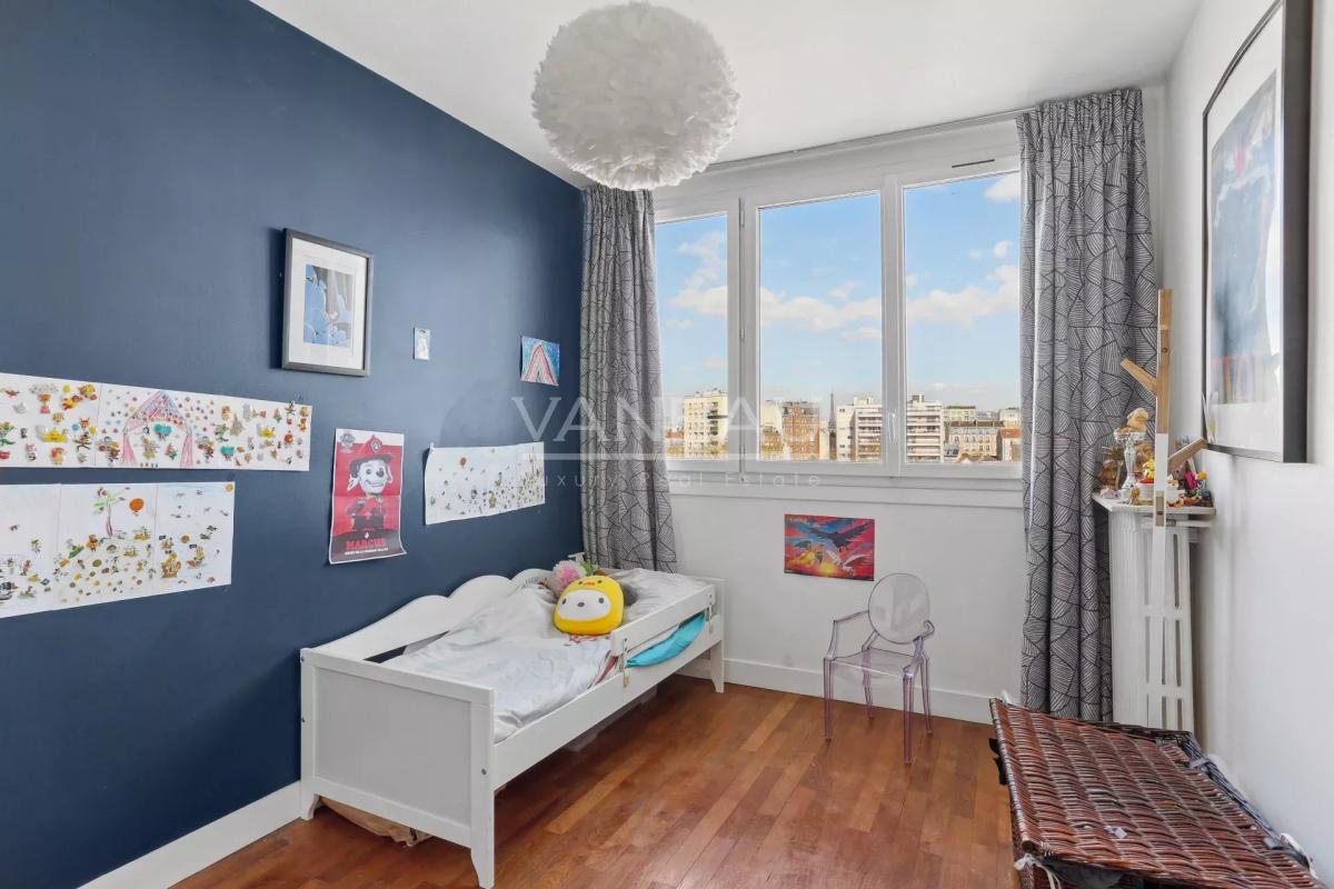 Boulogne Billancourt, Appartement familial en dernier étage avec