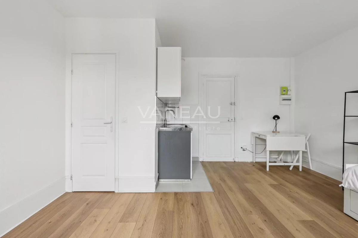 Paris XVe - Sèvres Lecourbe : Studio en étage élevé (DPE facilem