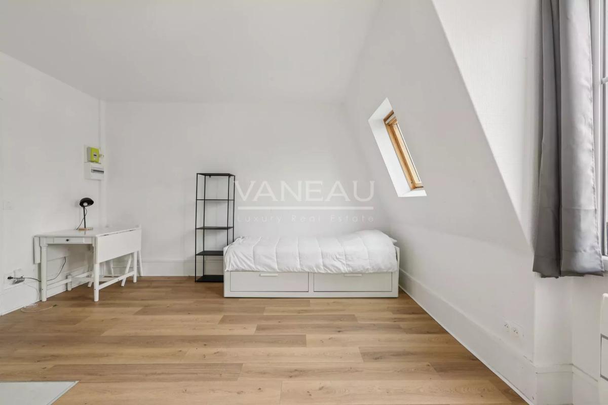 Paris XVe - Sèvres Lecourbe : Studio en étage élevé (DPE facilem
