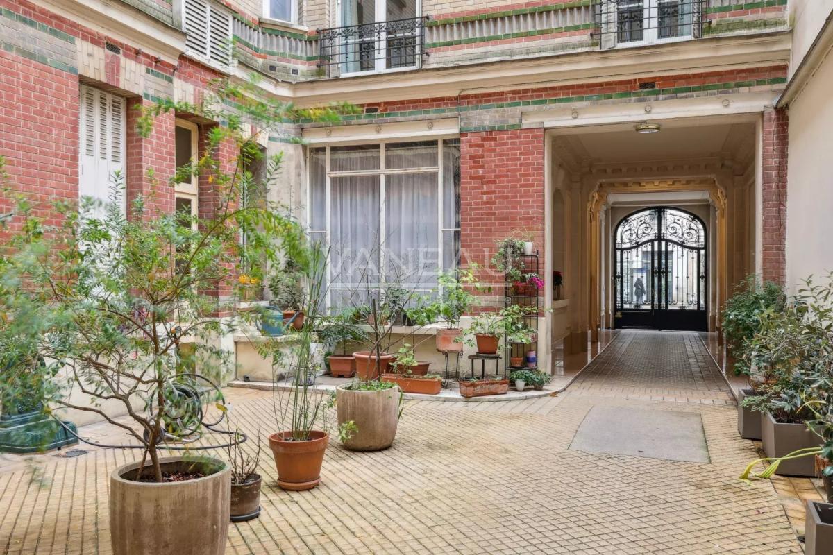 Paris XVe - Sèvres Lecourbe : Studio en étage élevé (DPE facilem