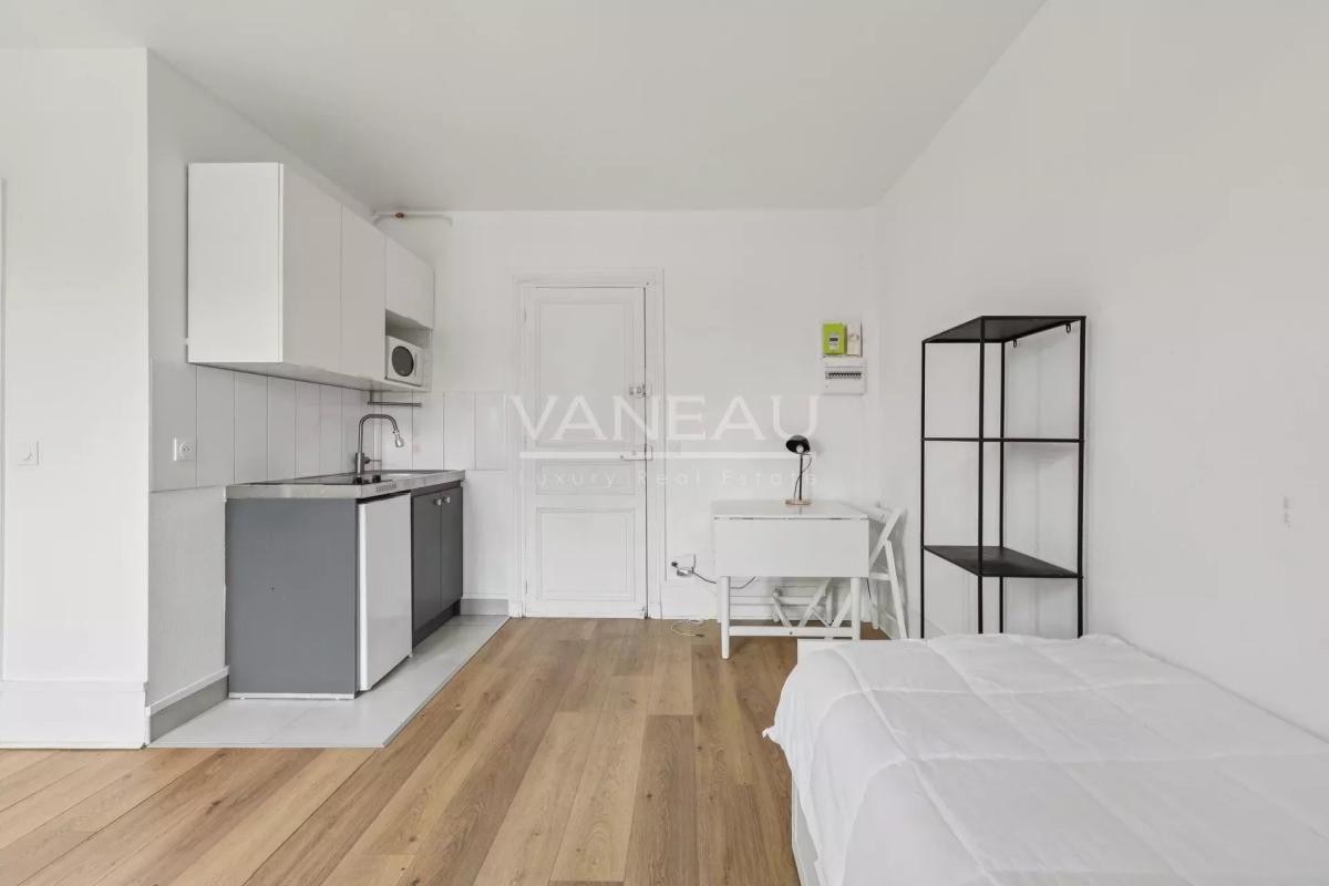 Paris XVe - Sèvres Lecourbe : Studio en étage élevé (DPE facilem