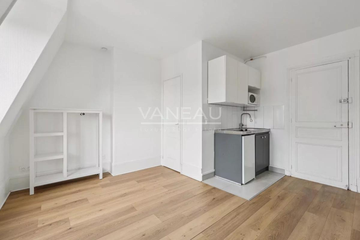 Paris XVe - Sèvres Lecourbe : Studio en étage élevé (DPE facilem