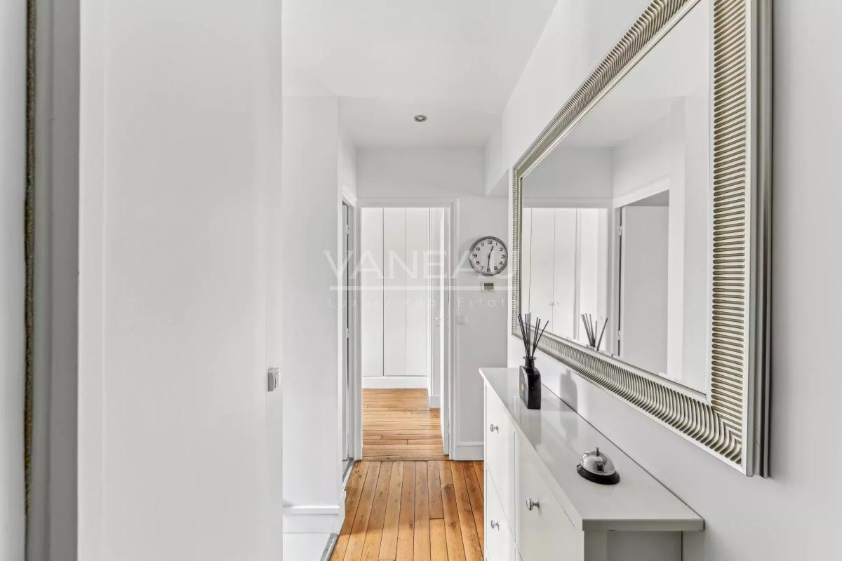 Paris XVIème - Place Léon Deubel - Rénové