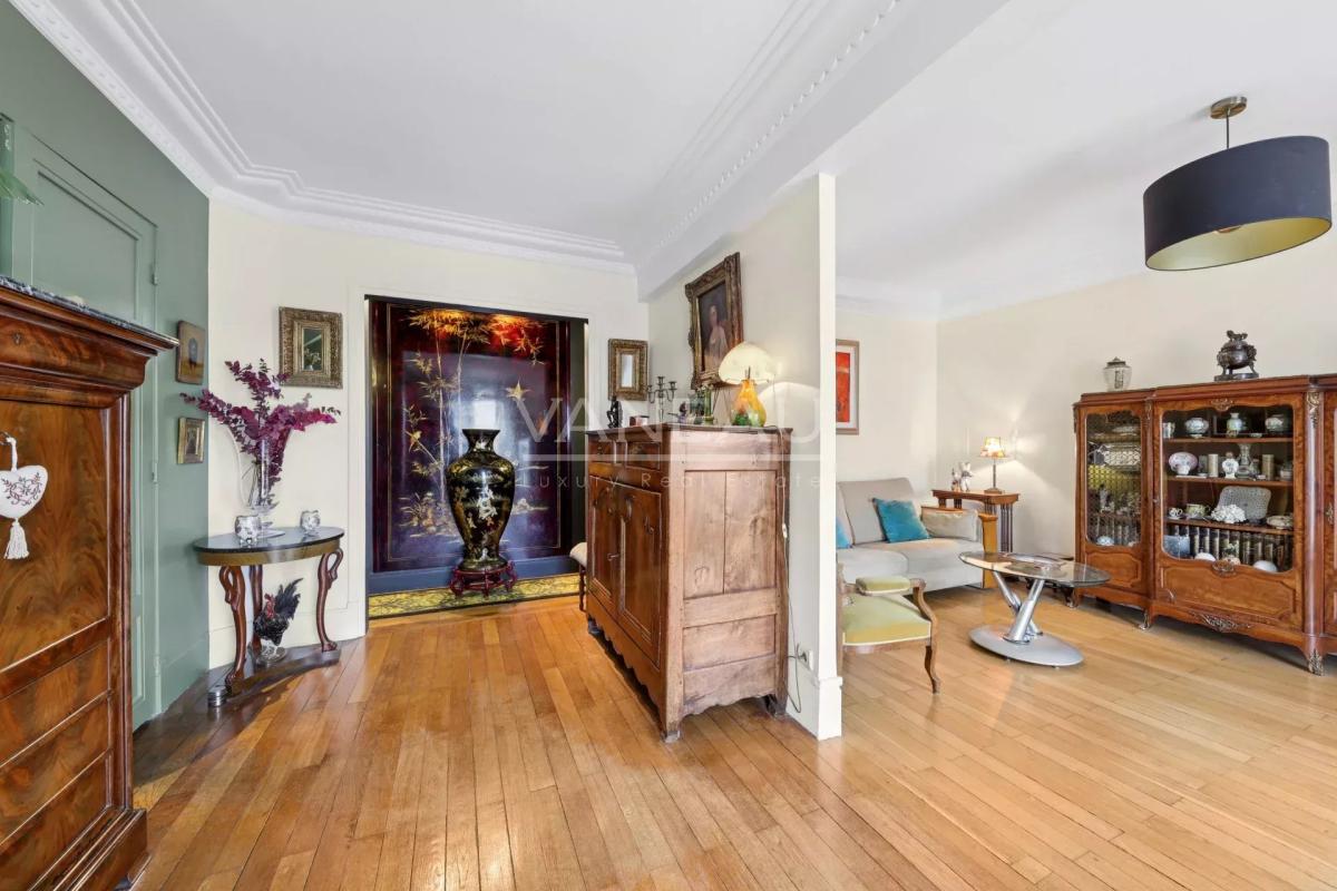 PARIS XVe : Cambronne / Champs de Mars - Appartement 2 /3 pièces