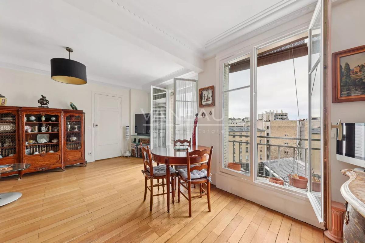 PARIS XVe : Cambronne / Champs de Mars - Appartement 2 /3 pièces