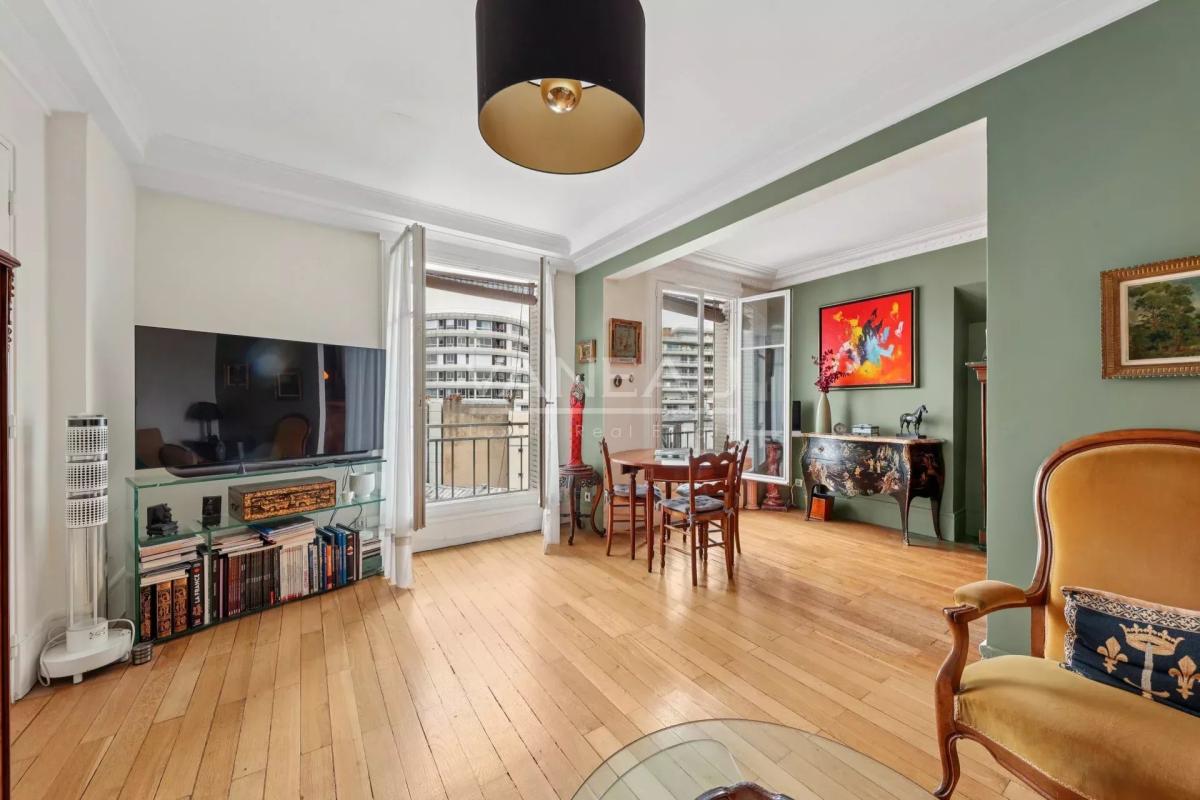 PARIS XVe : Cambronne / Champs de Mars - Appartement 2 /3 pièces