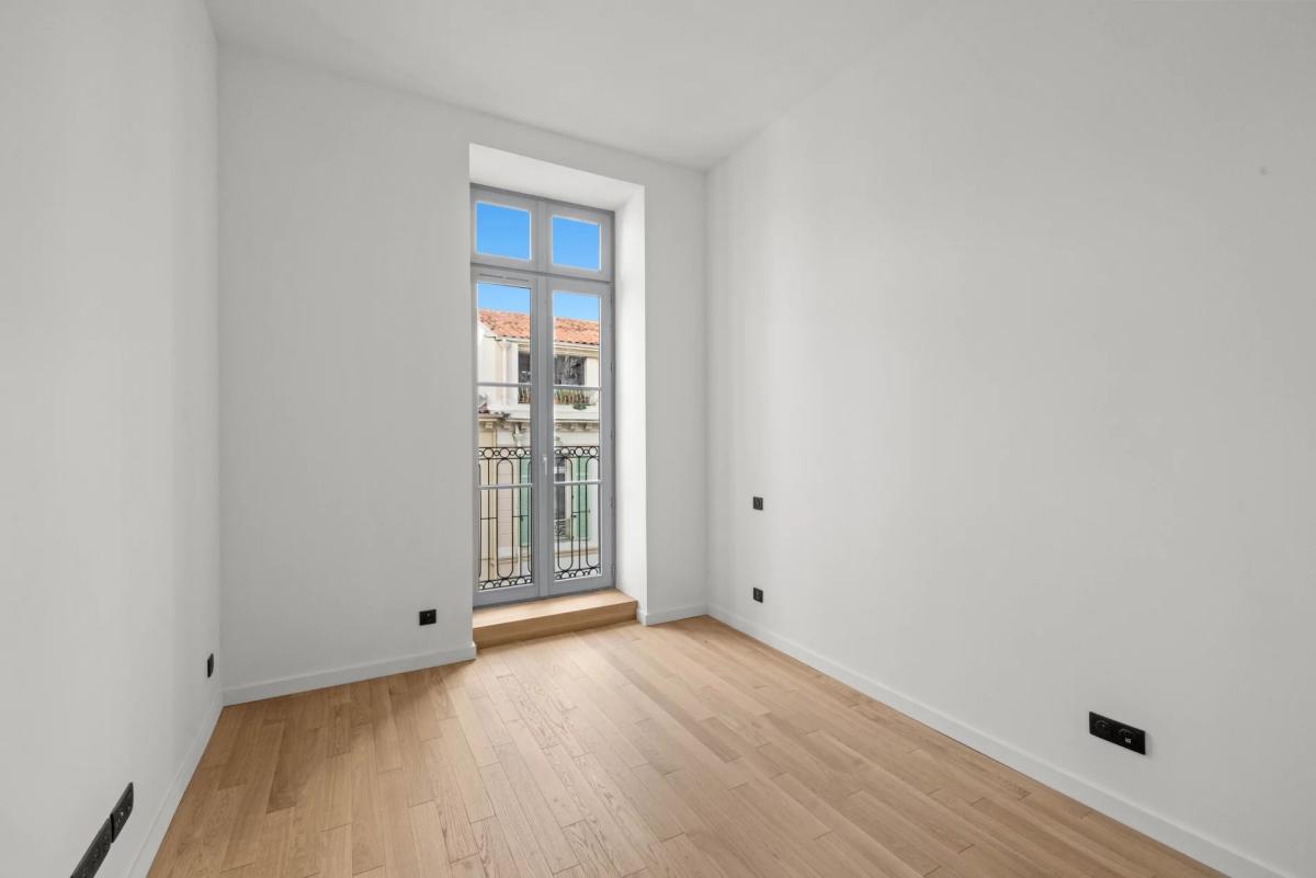 Cannes Banane : Appartement 3 pièces  dans un immeuble entièreme