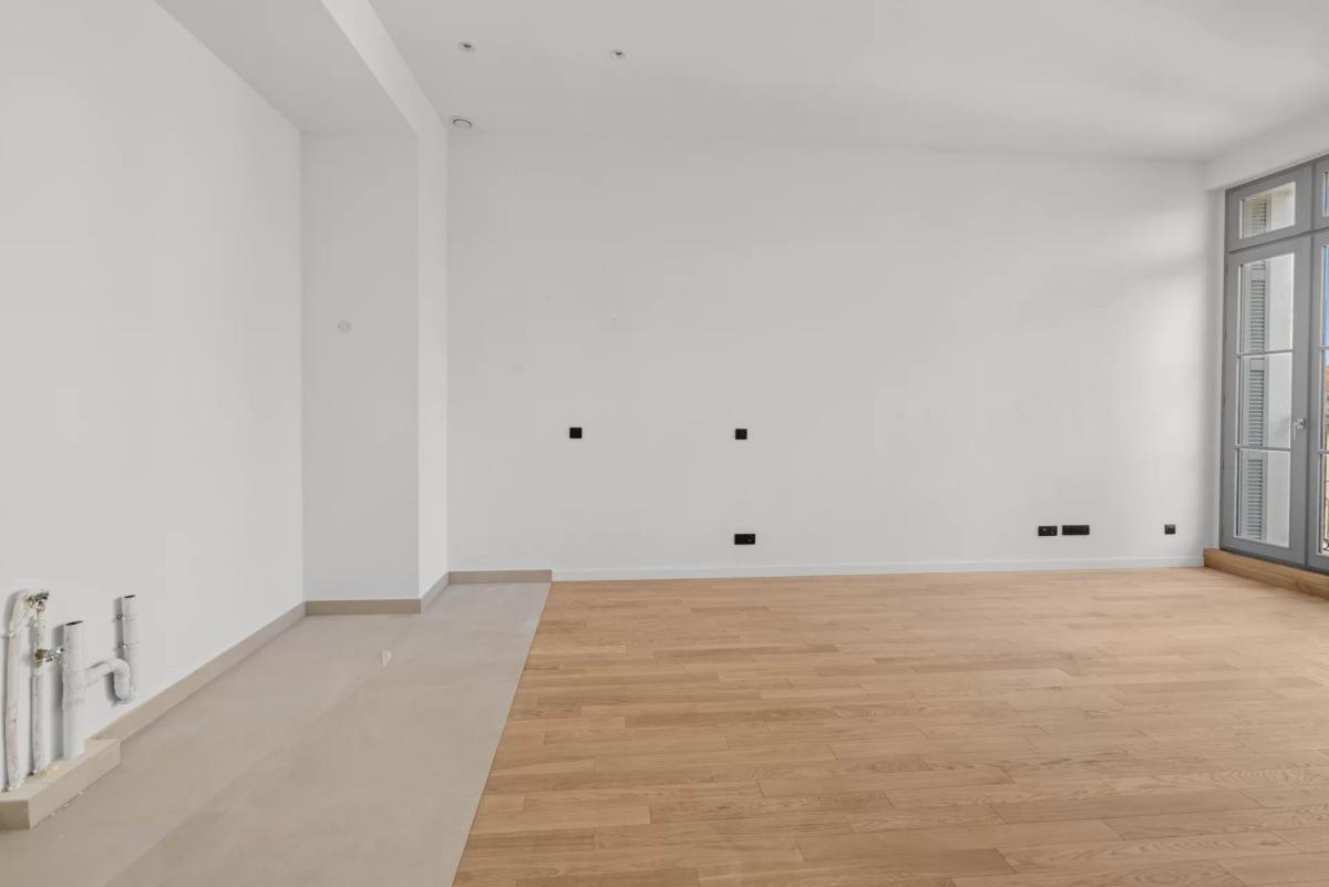 Cannes Banane : Appartement 3 pièces  dans un immeuble entièreme