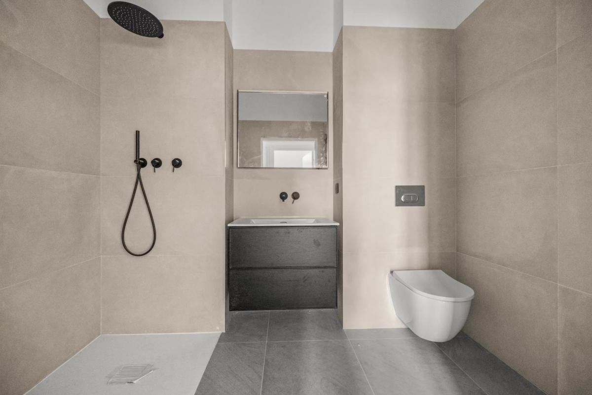 Cannes Banane : Appartement 3 pièces  dans un immeuble entièreme