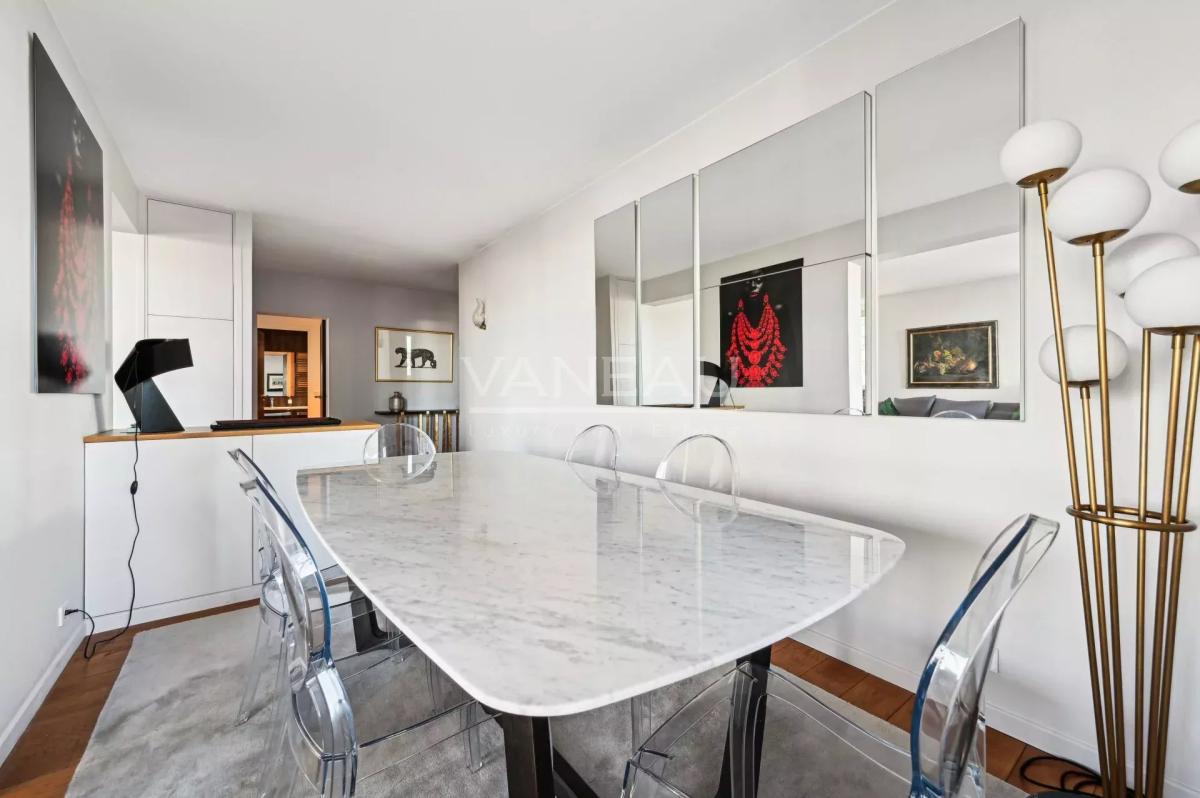 Paris XVe - Charles Michels - Vue Seine et Tour Eiffel