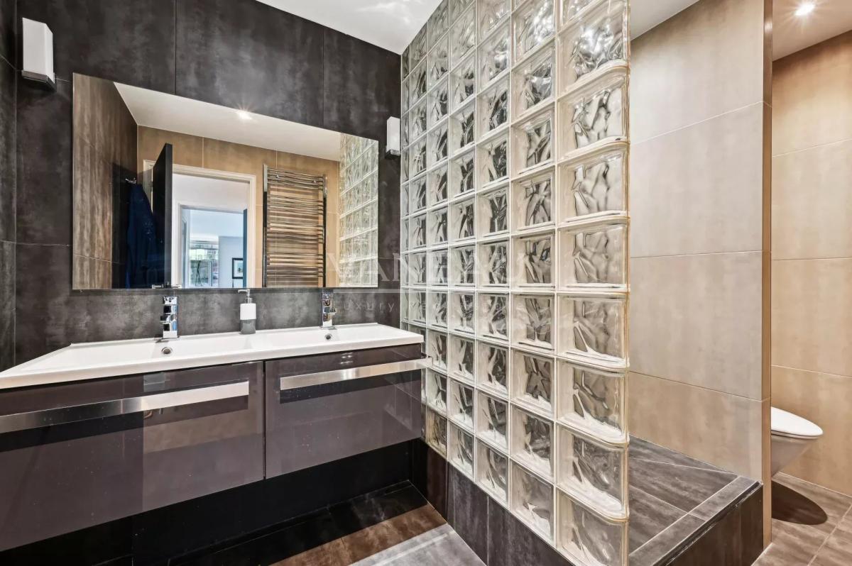 Paris XVe - Charles Michels - Vue Seine et Tour Eiffel