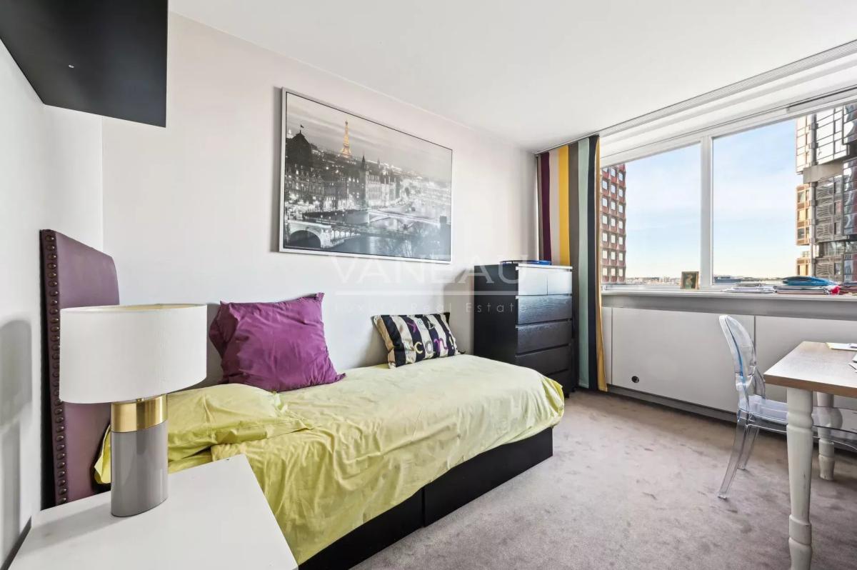 Paris XVe - Charles Michels - Vue Seine et Tour Eiffel