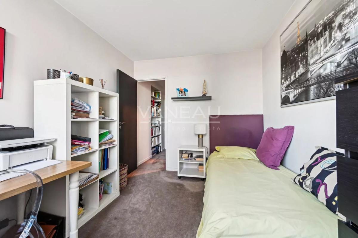 Paris XVe - Charles Michels - Vue Seine et Tour Eiffel